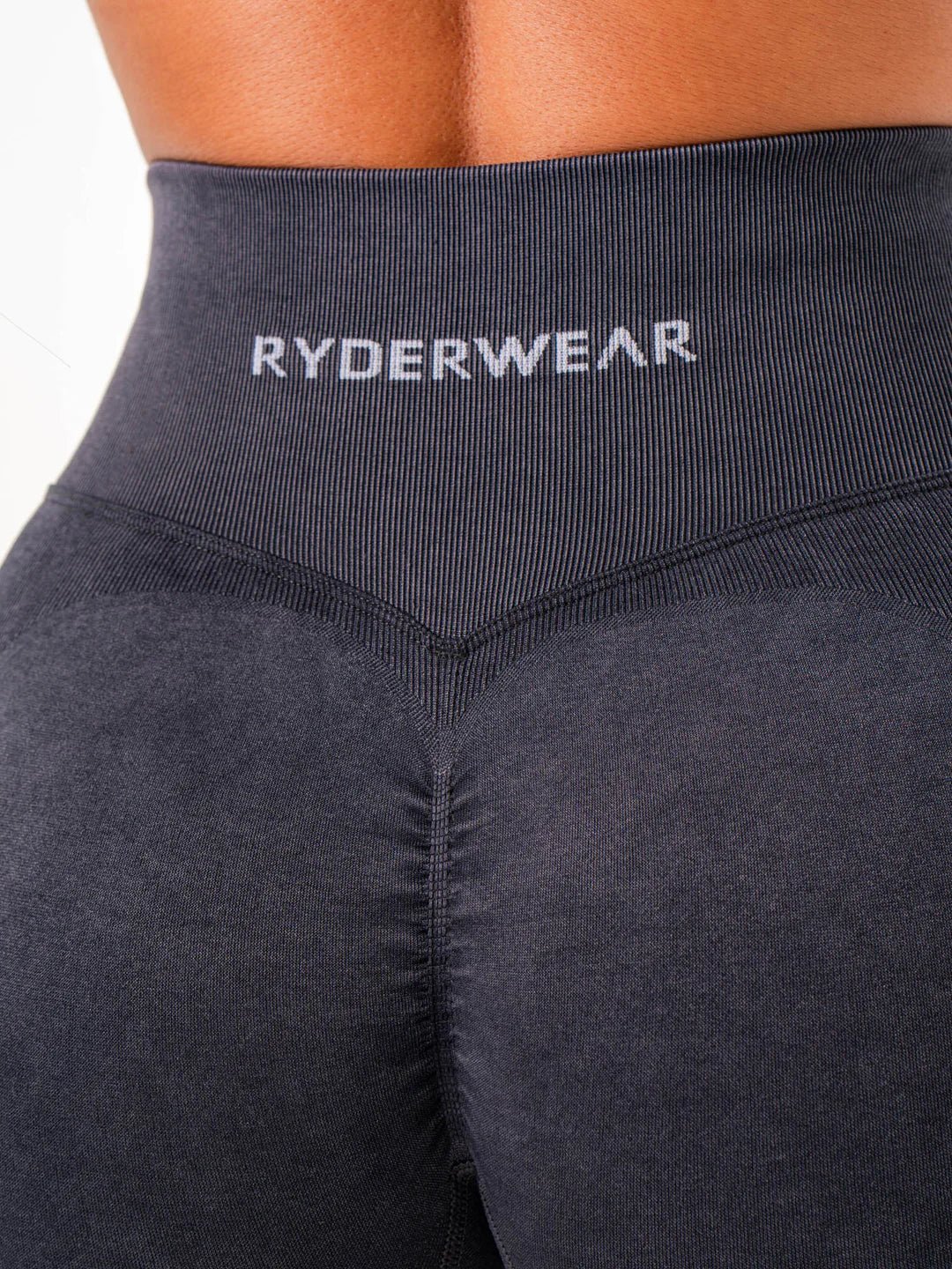 STONEWASH SCRUNCH SEAMLESS SHORTS NOIR (PACK DE 3) - SportVentePrivee